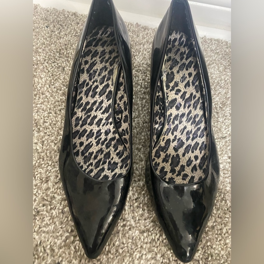 Size 7 black heels